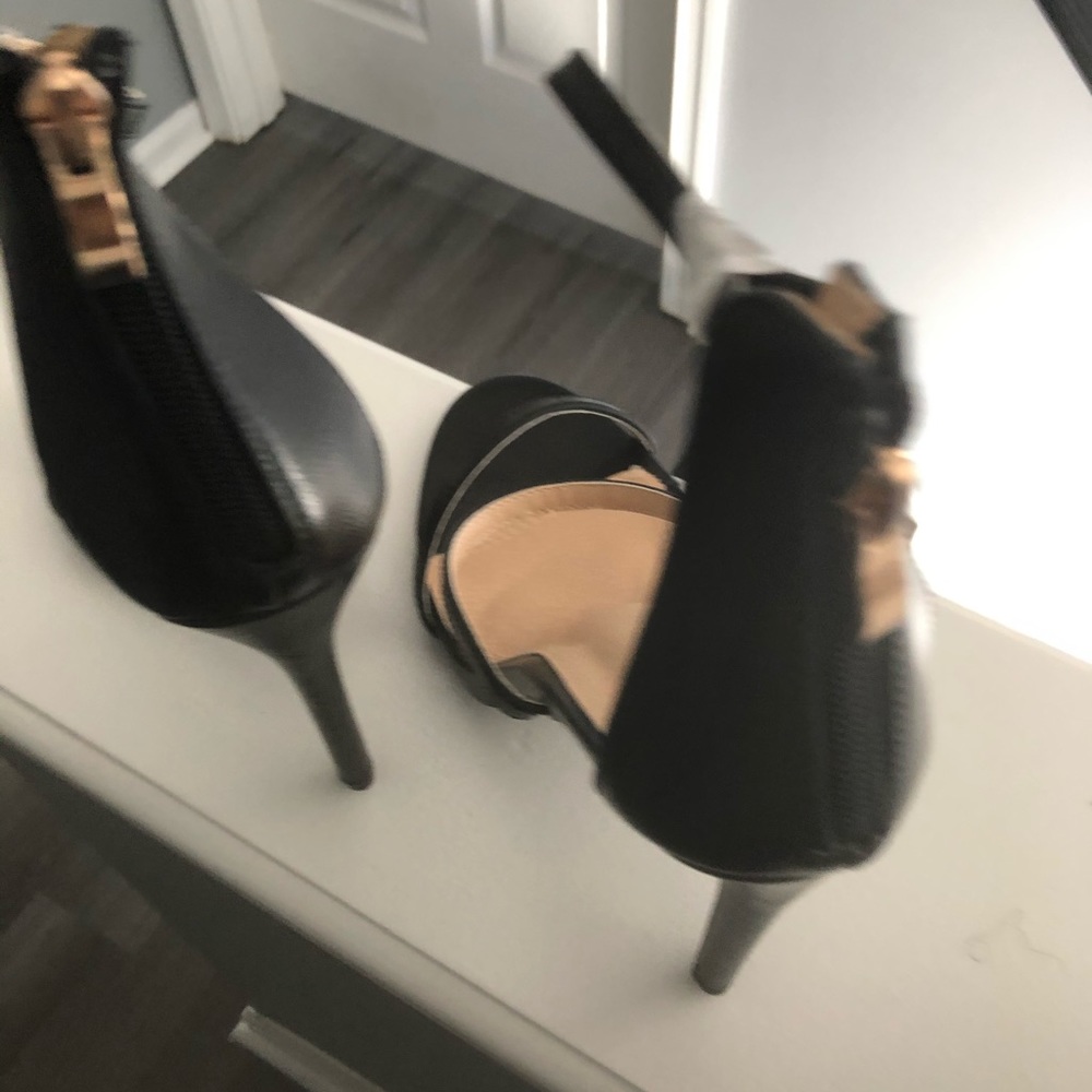 Sandals - Picture 2 of 8